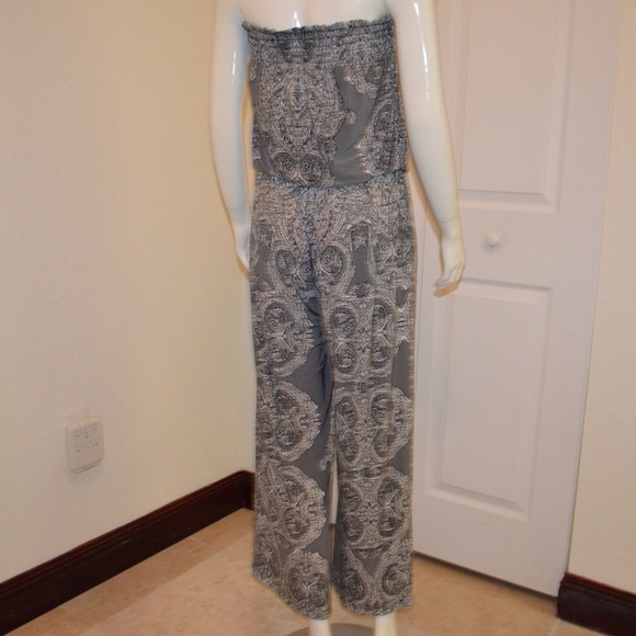 Gray paisley jumpsuit INC medium - Picture 3 of 8